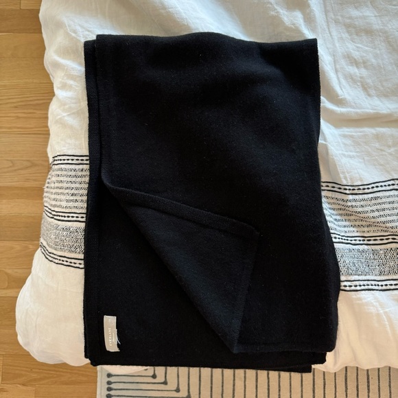 Everlane Cashmere Scarf - Black - Picture 3 of 5